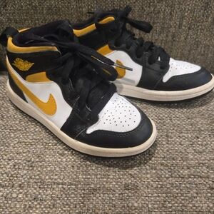 JORDAN‎ NIKE AIR Pollen/Black Size 11.5C Kids